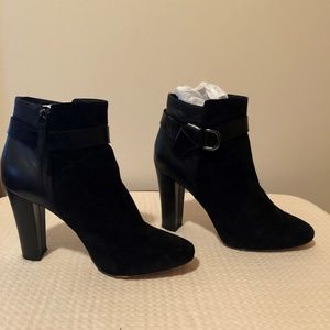 WHITE HOUSE BLACK MARKET SUEDE LEATHER BOOTIE SZ 9